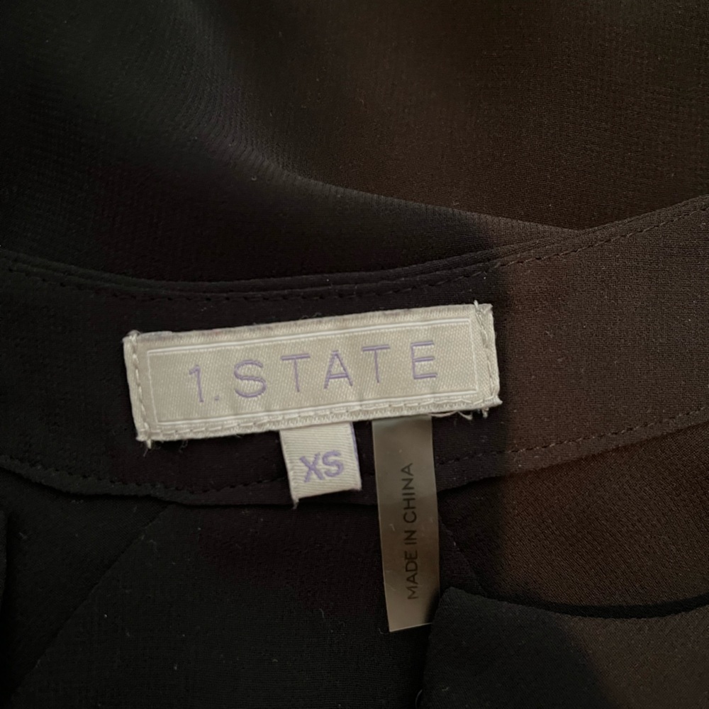 STATE Elegant Black Blouse with Shoulder Cut-Outs - Picture 2 of 3